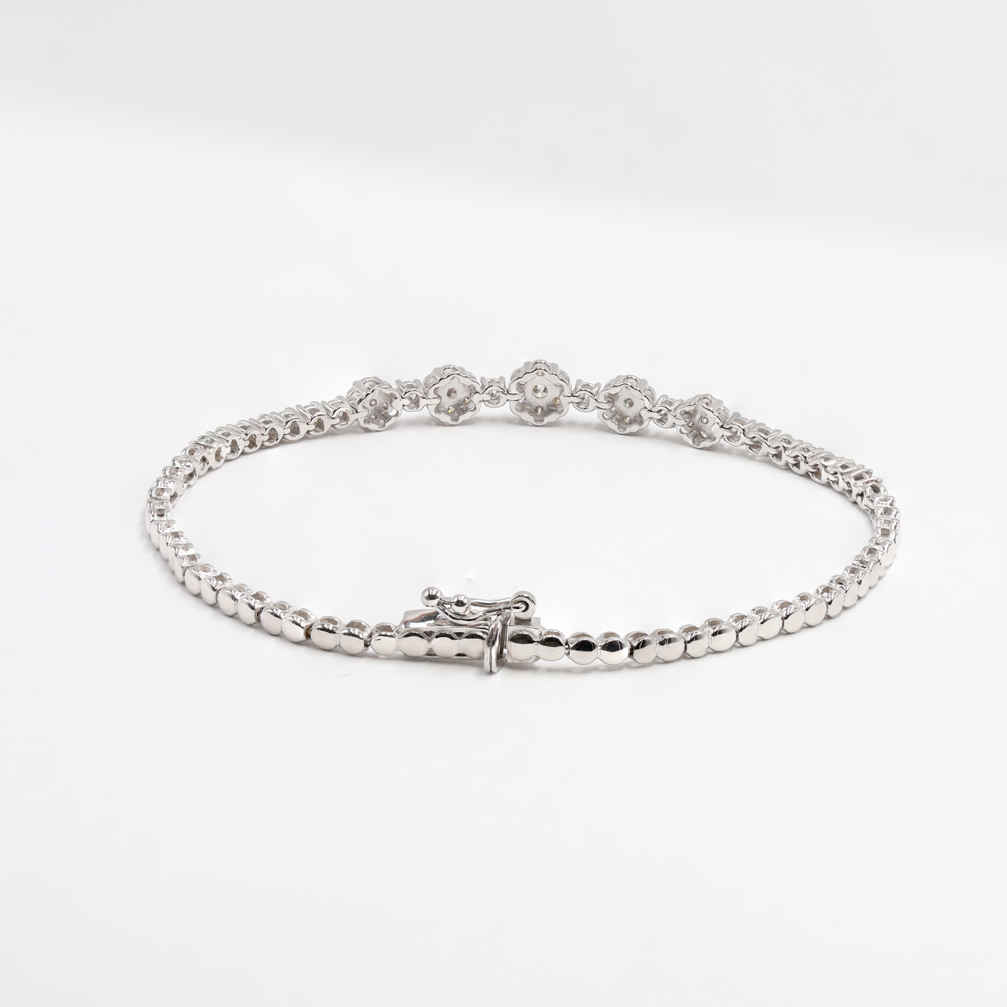 Elegant White Gold Bracelet with Floral Design (CX2819)