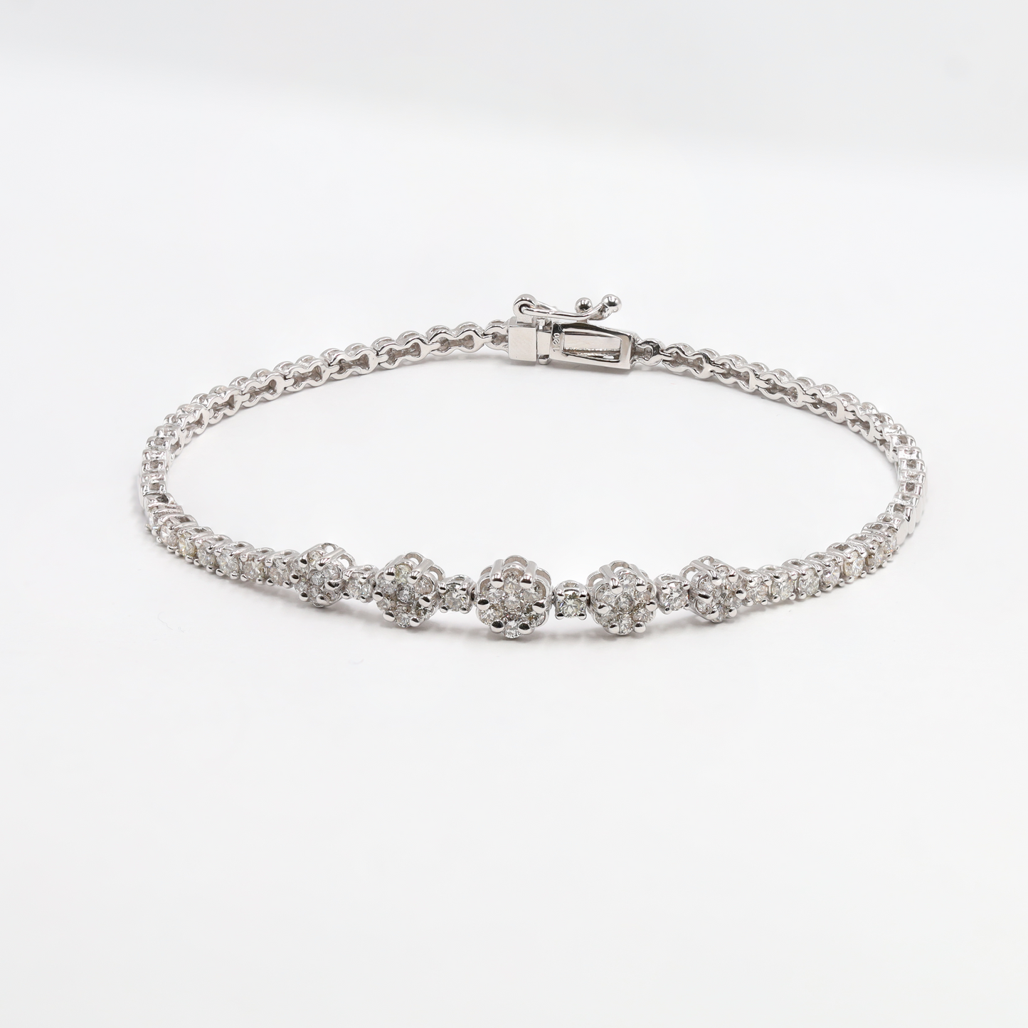 Elegant White Gold Bracelet with Floral Design (CX2819)