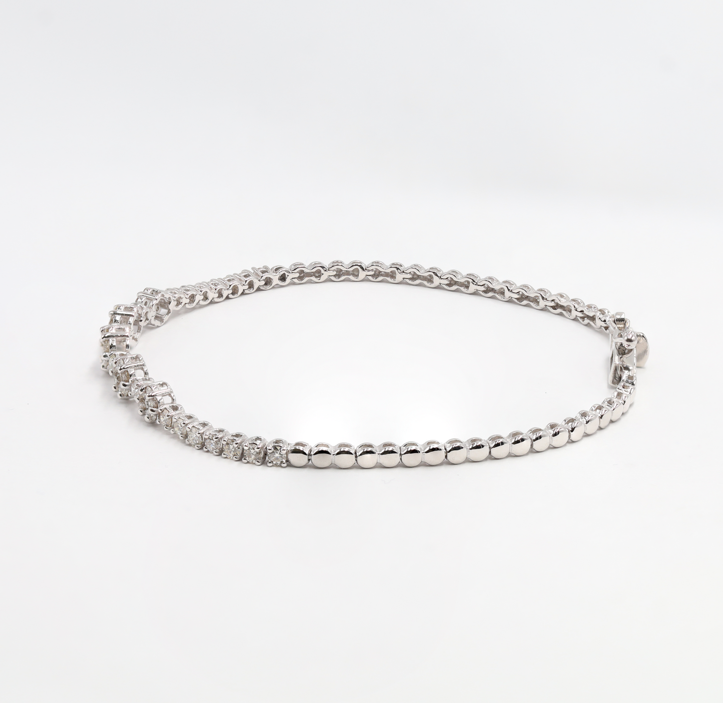 Elegant White Gold Bracelet with Floral Design (CX2819)