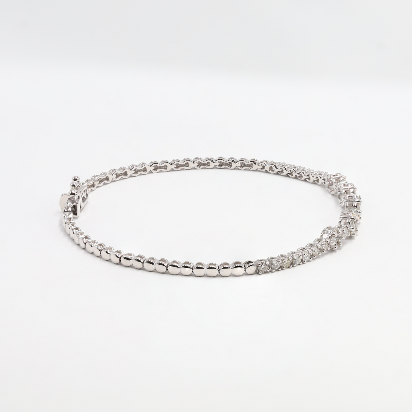 Elegant White Gold Bracelet with Floral Design (CX2819)