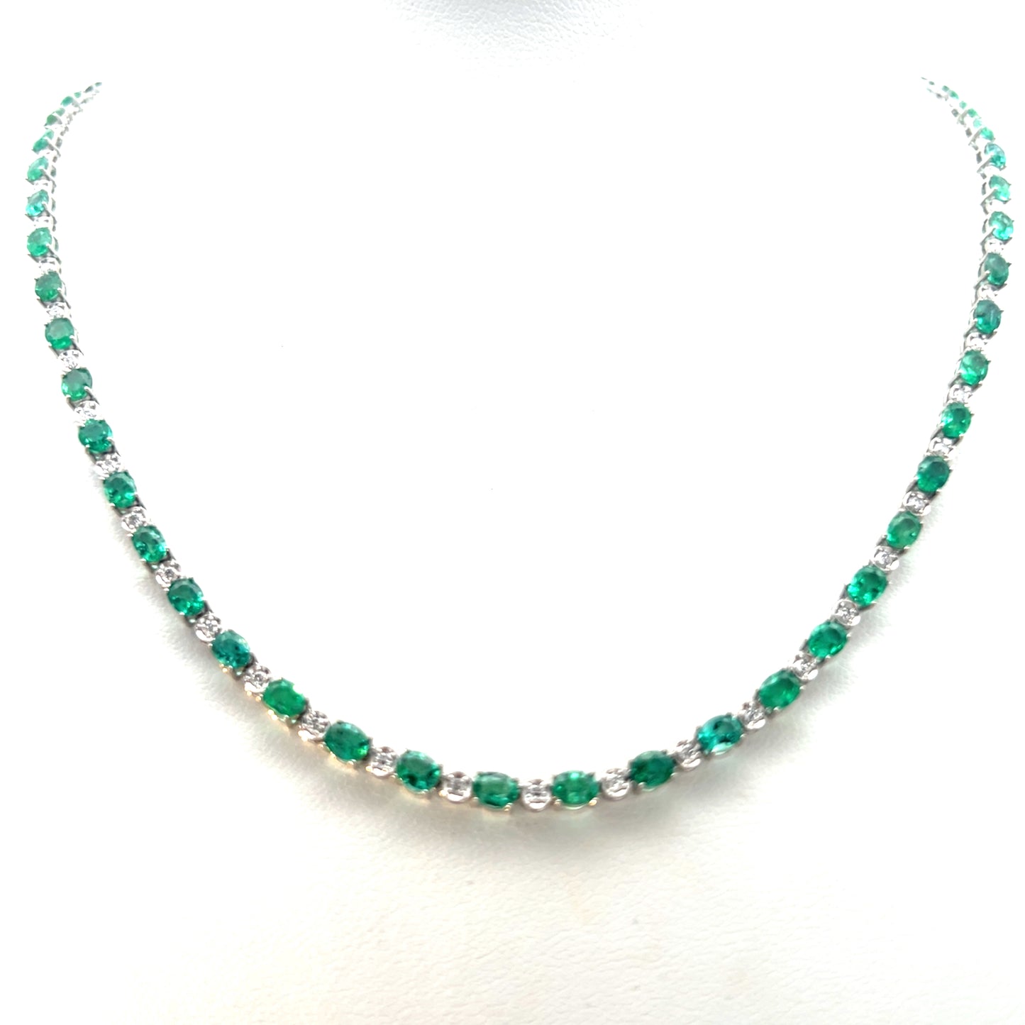 Elegant Diamond Emerald Necklace (JJ171)