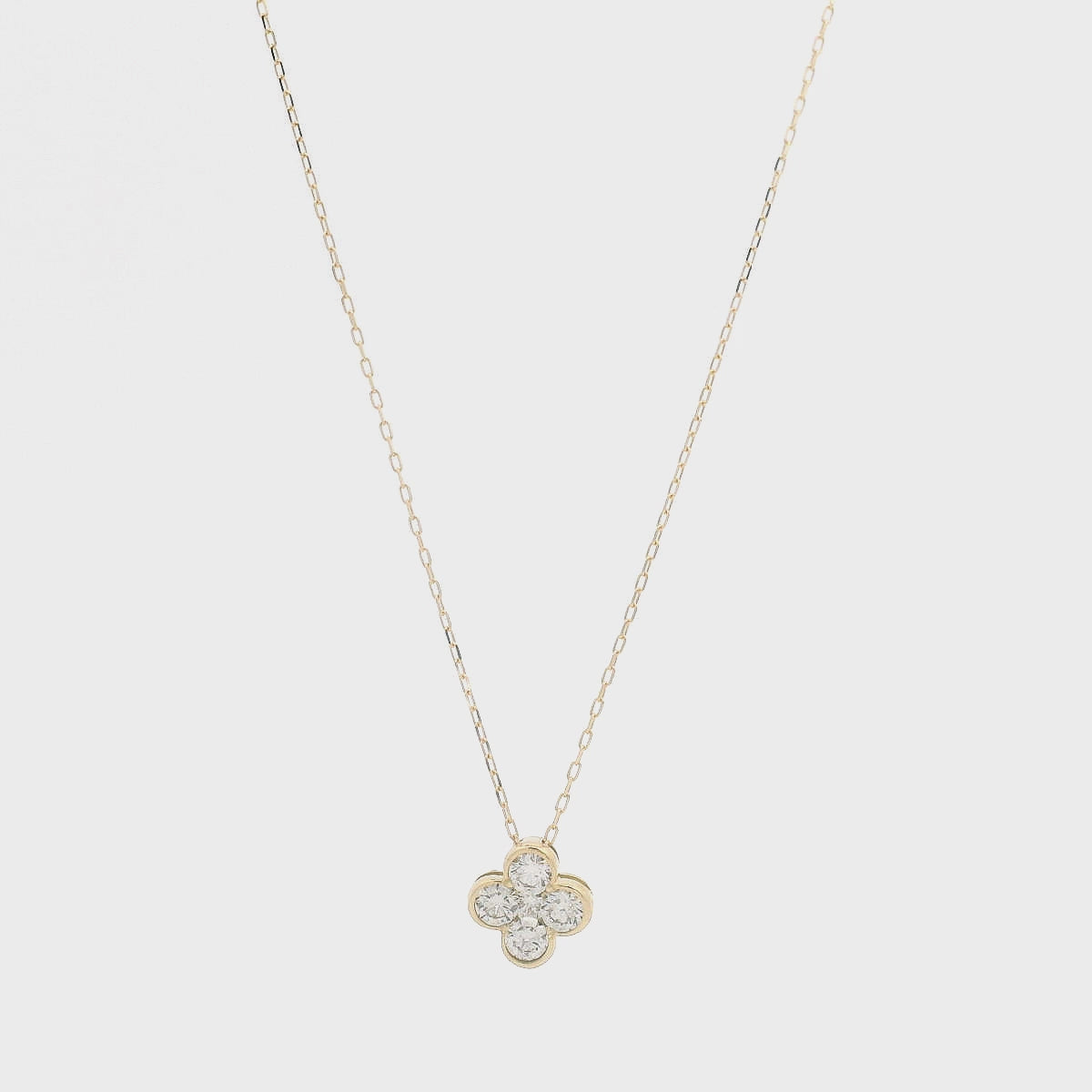 K18 Yellow Gold Diamond Clover Necklace – Four-Petal Round